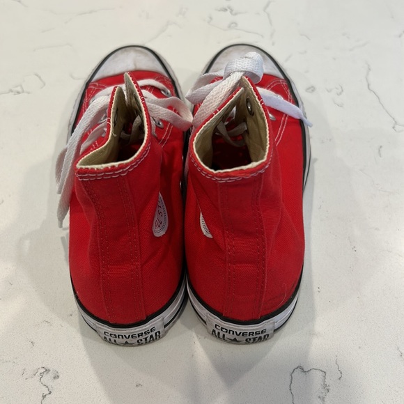 Red converse - Picture 3 of 7